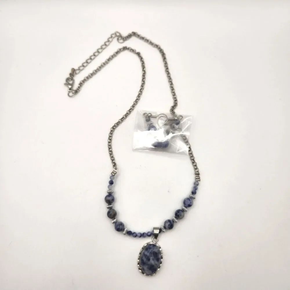 NWOT Unbranded Elegant Blue & White Stone Necklace and Earring Set
